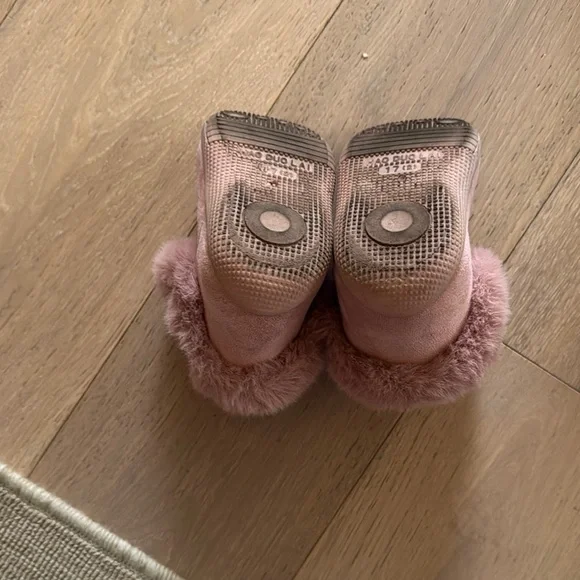 Cozy Pink Toddler Booties - Picture 5 of 5